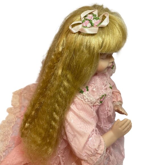 Vintage Porcelain Doll Praying Pink Lace Dress Blonde Hair Blue Eye Kneeling 12" - Picture 5 of 9